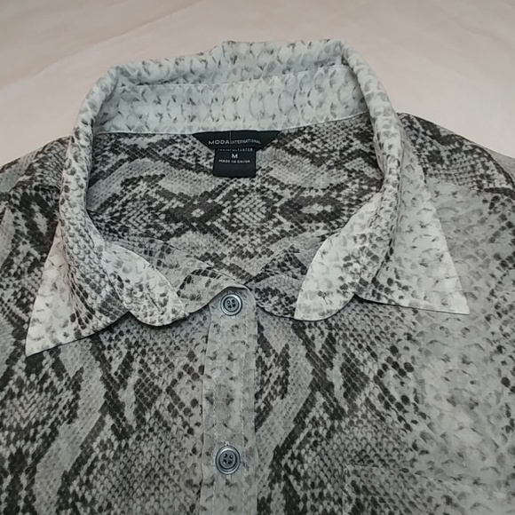 ๐Moda International Sheer Snakeskin Blouse - Picture 3 of 5